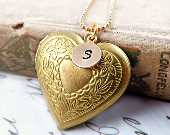 Gepersonaliseerde gouden hart medaillon met initiële, foto medaillon, bloemen hart hanger, moeder cadeau van zoon, foto cadeau voor moeder