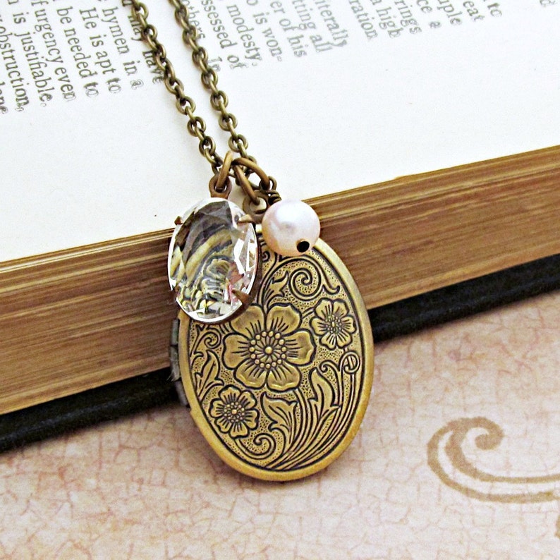 Personalized Locket Necklace, Antiqued Locket Pendant, Unique Locket Gift, Charm Necklace, Photo Locket, Bridesmaid Gift, Floral Locket 