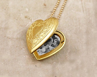 Gold Heart Locket Necklace with Photos, Victorian Floral Design Heart Pendant, Personalized Locket with Initial and Pictures