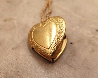 Cadeau personnalisé pour elle, médaillon coeur en or, collier médaillon Art nouveau, petit médaillon coeur, médaillon photo, bijoux souvenir