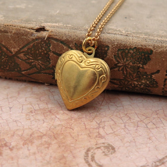 Small Heart Locket Necklace With Photos 