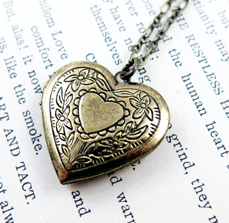 Personalized Heart Pendant Victorian Heart Anniversary Gift for Her Wedding Gift Heart Locket Necklace Photo Locket
