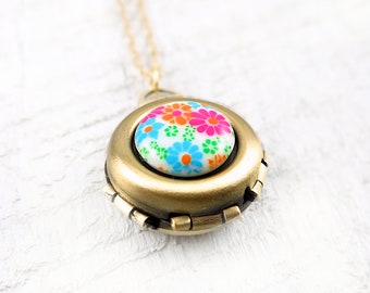 Collana con quattro medaglioni fotografici, pendente a fiori retrò, regalo personalizzato per lei, medaglione floreale, regalo con foto di famiglia