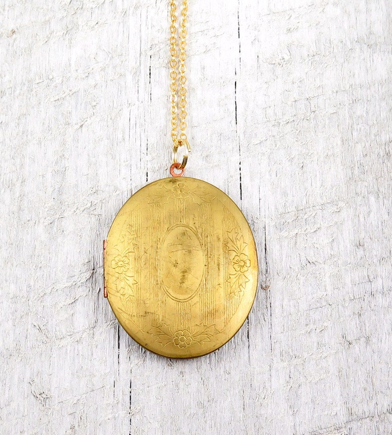 Gold Vintage Locket, Personalized Necklace with Photos, Antiqued Gold Oval Locket, Anniversary Photo Gift, Jewelry Gift Photos image 6