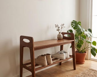ミッドセンチュリースタイルの玄関ベンチ（靴収納付き）、木製シューズラックベンチ、ウォールナット材の細身ベンチ、小型スカンジナビアベンチ