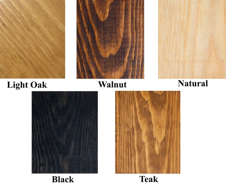 Pu&ograve; includere: Una collezione di campioni di legno che mostrano varie finiture. I campioni includono Light Oak, Walnut, Natural, Black e Teak. Ogni campione mostra le venature e le variazioni di colore del legno.