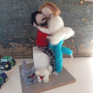 Personalized Couple Felt Dolls: Handmade Valentine&#39;s Gift