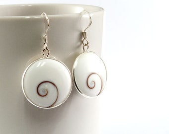 Round Shiva Eye Shell with 925 Sterling Silver Hook Earring (20 mm)