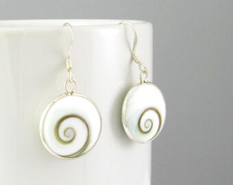Round Shiva Eye Shell with 925 Sterling Silver Hook Earring (15 mm)