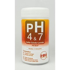Può includere: Una bottiglia cilindrica bianca e arancione con la scritta "PH 4 & 7 Buffer Solution powder". L'etichetta include "PH-BUF" e "Accuracy: +/-0.02 at 25°C". La bottiglia elenca anche la composizione della soluzione.