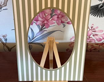 Striped Phot Mat | Printed Acid-free Patterned Photo Mat | Oval Aperture | Medium Stripes, Green
