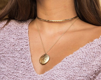 Gold Locket Charm Necklace, 14kt Long Gold Necklace Chain, Round Locket, Paisley Flower Locket, Vintage Gold Pendant, Leaf Jewelery