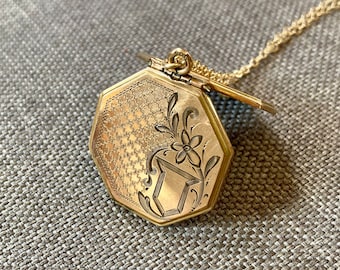 Antique Geometric Octagonal Locket Necklace with Stripes and Floral Crest, Octagon Pendant Short Locket Chain in Gold, Geometric Jewelry