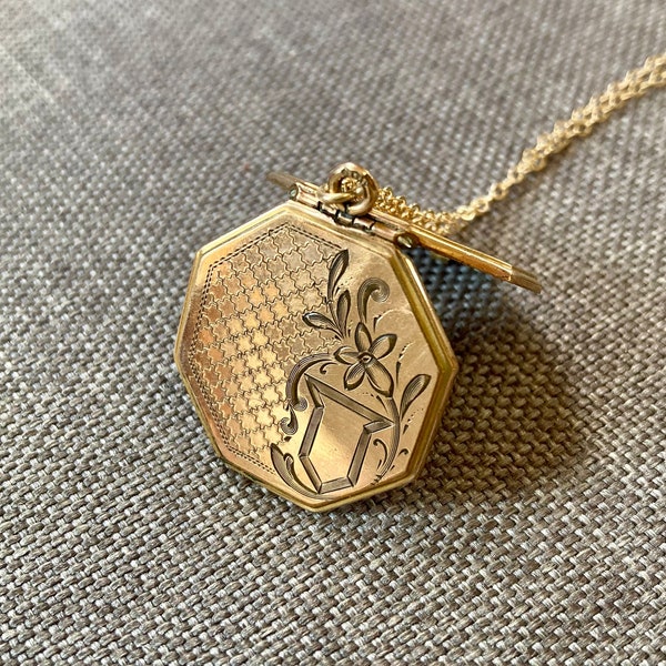 Antique Geometric Octagonal Locket Necklace with Stripes and Floral Crest, Octagon Pendant Short Locket Chain in Gold, Geometric Jewelry