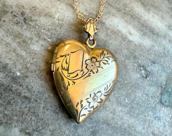 Etched Antique Gold Heart Locket with Floral Design and Removable Frames, Daughter Jewelry, Vintage Photos Locket