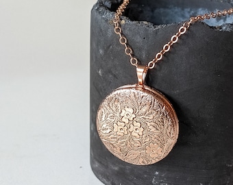 SMALL Locket Rose with Photo Necklace, Long Locket Jewelry, Floral Gold Lockets, Rose Gold Jewelry, Gift for Child, Little Girl, Picture