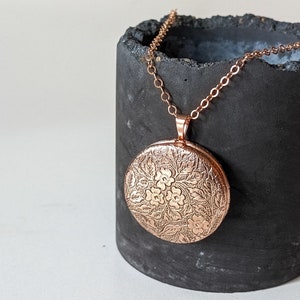 SMALL Locket Rose with Photo Necklace, Long Locket Jewelry, Floral Gold Lockets, Rose Gold Jewelry, Gift for Child, Little Girl, Picture
