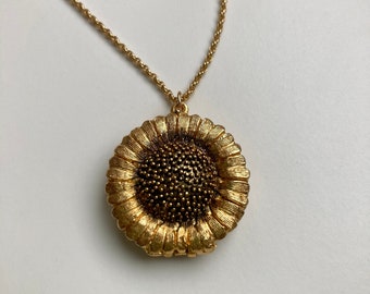 Vintage Gold Sunflower Locket Necklace, Antique Perfume Pendant Sunflower, Gold Flower Jewelry, Floral Locket, Nature Jewelry, Flora Fauna