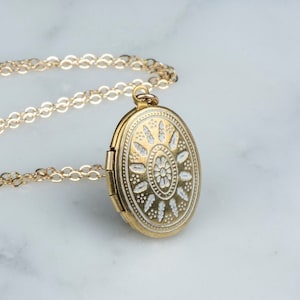 Cadeau-idee voor vrouwen Witte en gouden medaillonketting, eenvoudige kleine ketting met witte sierlijke medaillon, klein medaillon, delicate gouden medaillonketting