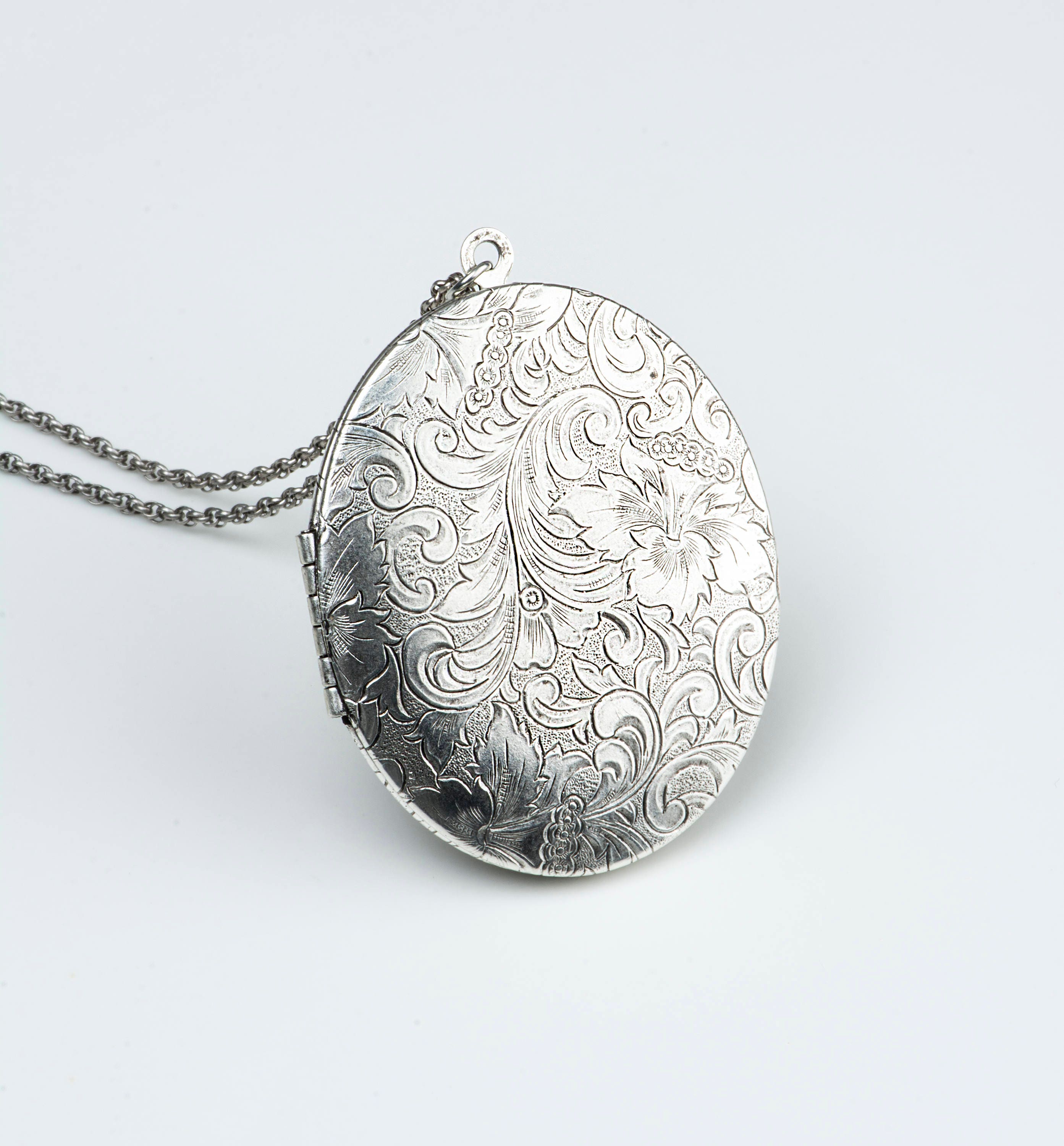 Sterling Silver 4 Picture Oval Locket, 18