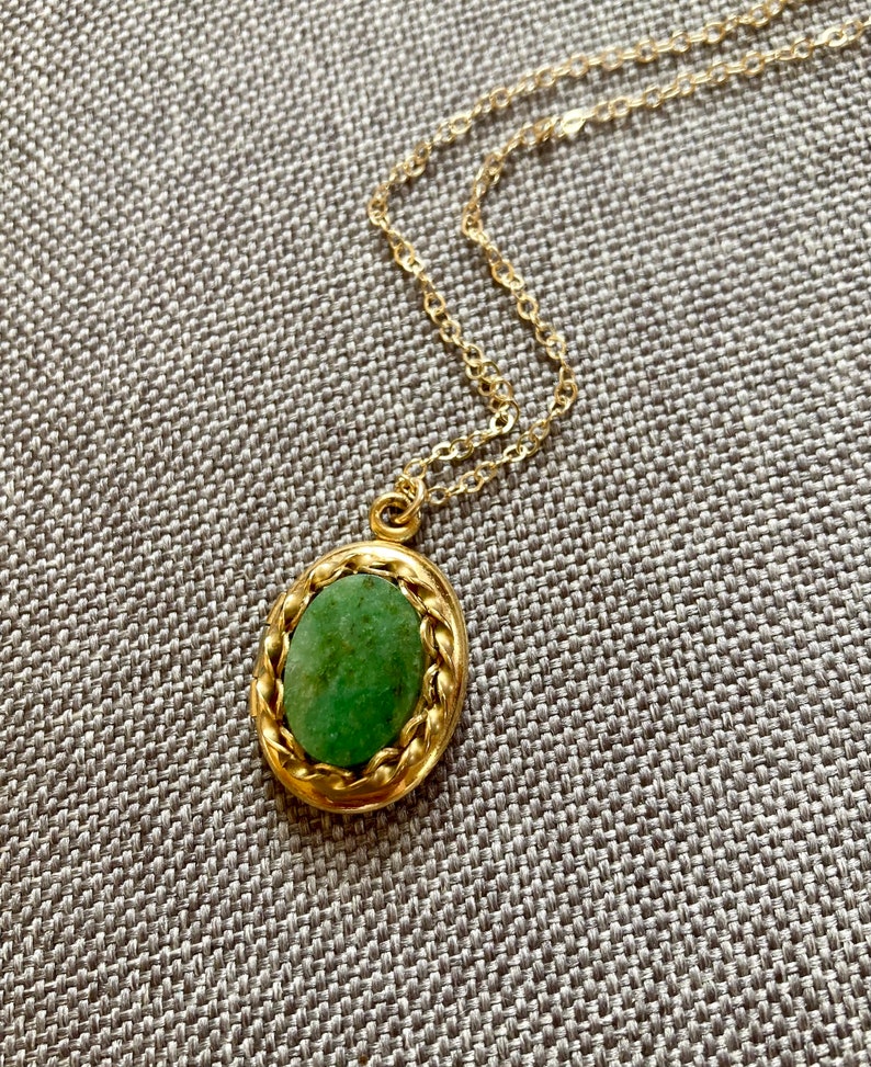 Vintage Small Jade Locket Green Stone Necklace, Oval Locket, 12kt Gold Fill Necklace, Twisted Gold Photo Locket with Frame, Jade Necklace image 1