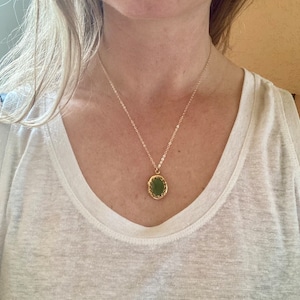 Vintage Small Jade Locket Green Stone Necklace, Oval Locket, 12kt Gold Fill Necklace, Twisted Gold Photo Locket with Frame, Jade Necklace image 3