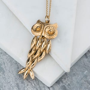 Vintage Owl Necklace, Movable Gold Owl Pendant, Whimsical Owl Jewelry Long Gold Chain, Antique Pendant, Patterned Large Bird image 4