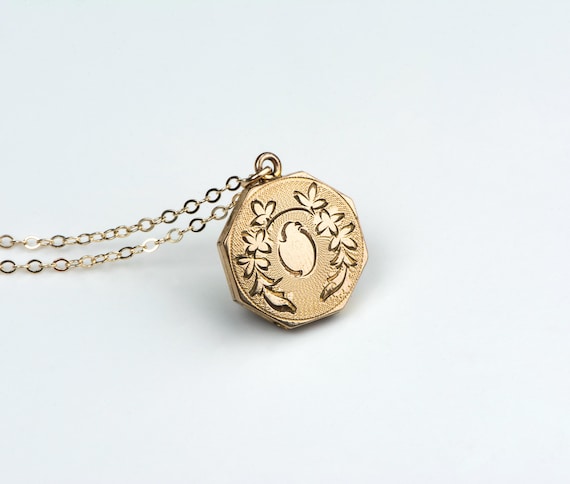 Vintage Tiny Octagonal Locket, Octagon Necklace E… - image 4