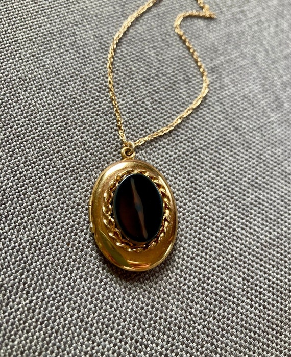 Vintage Agate Stone Locket Necklace, Black and Wh… - image 1