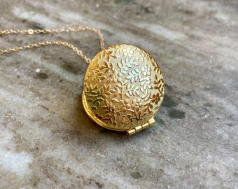 Gold Small Locket Floral Vines Necklace, 1 Inch Pendant Size Round Locket,  Simple Gold Locket, Flower Locket Gold Jewelry, Minimalist