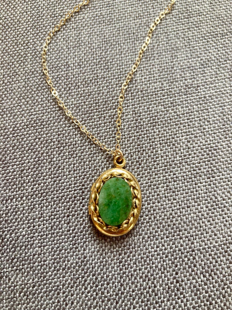 Vintage Small Jade Locket Green Stone Necklace, Oval Locket, 12kt Gold Fill Necklace, Twisted Gold Photo Locket with Frame, Jade Necklace image 5