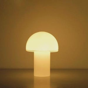 Vintage Luciano Vistosi &quot;Onfale&quot; Mushroom Table Lamp – 1970s Italian Design, Opal Glass Mid-Century Modern Lighting