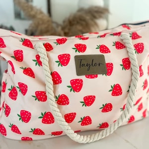 Wasserdichte Strandtasche mit Lederpatch - Personalisierte Pooltasche