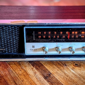 Vintage Radio - 1970s Wood Grain and Silver-Toned Panasonic RE-7369 FM-AM Solid State  - Classic and Retro Tabletop Unit Father&#39;s Day Gift