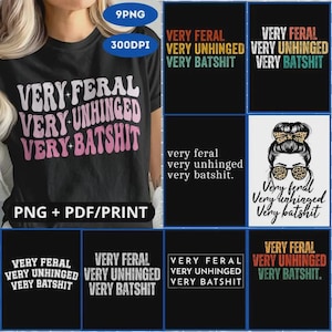 Puede incluir: Camiseta negra con el texto "VERY FERAL VERY UNHINGED VERY BATSHIT" en una fuente retro. La imagen también incluye diseños adicionales con el mismo texto y un gráfico de una mujer con gafas y un lazo con estampado de leopardo.