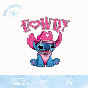 Könnte beinhalten: Blaue Comicfigur, die einen rosa Cowboyhut mit weißen Herzen trägt. Die Figur sitzt mit gekreuzten Beinen und hat ein breites Lächeln. Der Text "HOWDY" befindet sich über der Figur in rosa Buchstaben mit weißen Herzen.
