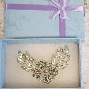 Vintage sliver brooch pin with cluster of crystals. Made by USNER .