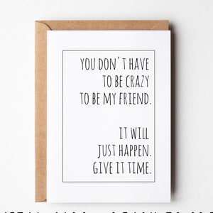 Tarjeta de cumpleaños sarcástica, no tienes que estar loco, divertida tarjeta de cumpleaños imprimible, ideal para amigos o familiares