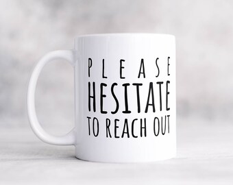 per favore ESITA a allungare una tazza di caffè sarcastica, una tazza offensiva divertente e maleducata