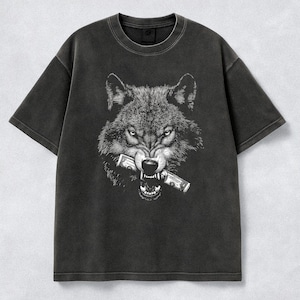 Vintage Wolf Graphic Tee - Retro Style Wolf Lover Shirt