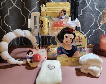 Snow White Spa Gift Box, Spa Headband and Wristband Set, Self Care Package for Best Friend, White Aesthetic Pamper Bundle