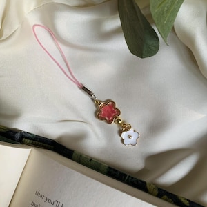 Floral Phone Charm | Beaded Phone Charm | Beaded Accessory | Phone Accessory | Flower Keychain | Cute Phone Charm | Flower Phone Keychain