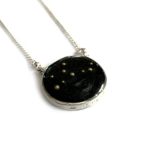 Collier constellation de la Vierge : pendentif ciel nocturne en résine, chaîne plaquée or