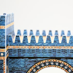 Closeup of the middle upper part of the 3D scale model of the Great Gate of Ishtar featuring the entrance arch. The model is made out of full-colour printed paper parts to replicate blue glazed brick walls with golden decor.