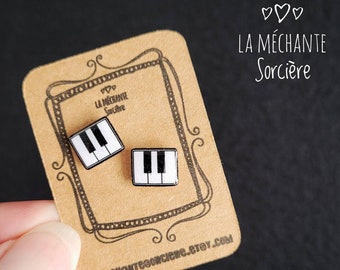 May include: A pair of small, white piano key earrings on a brown card with the text "LA MÉCHANTE SORCIÈRE" and "LAMÉCHANTESORCIÈRE.ETSY.COM".