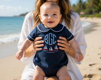 Pelele personalizado con estampado de velero azul marino / Conjunto de bebé con monograma bordado