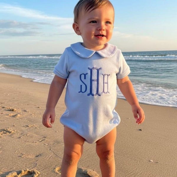 Combi-short bubble bleu bébé à monogramme personnalisé | Ensemble brodé à col claudine