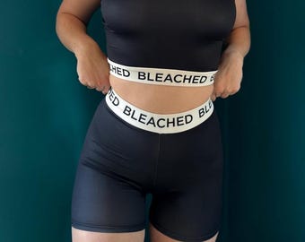 Gebleichtes Yoga Set