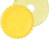 Clover Quick Yo-Yo maker - X-large - Yellow - A quick and easy way to make beautiful yo-yos - by Clover - Charm Pack Friendly