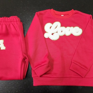 Conjunto de sudadera personalizado con letras de parche de chenilla para niños: una sola letra o nombre